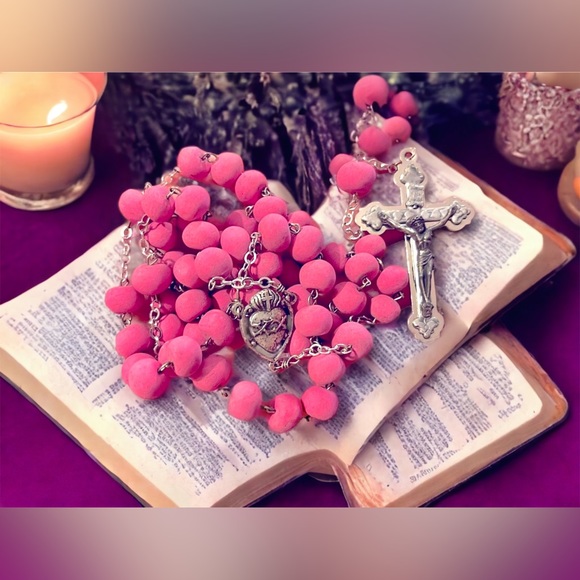 Vintage pink bead Silver cross crucifix rosary Italy Catholic necklace - Picture 2 of 10